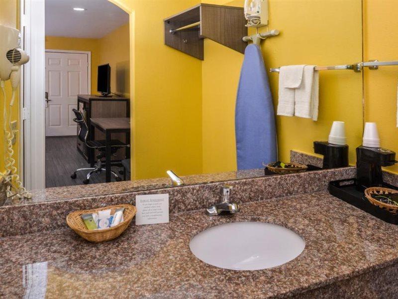 Americas Best Value Inn West Columbia Extérieur photo